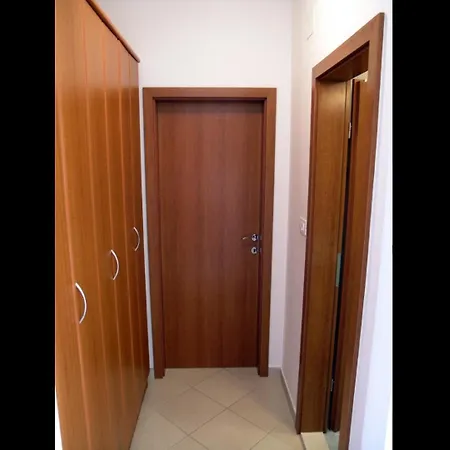 Aurelius - Relaxing With Gorgeous View Τρογκίρ