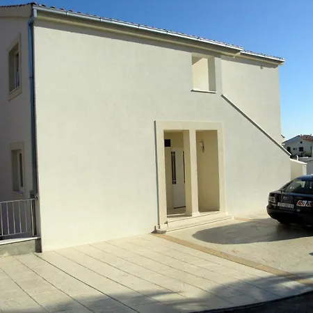 Daire Aurelius - Relaxing With Gorgeous View