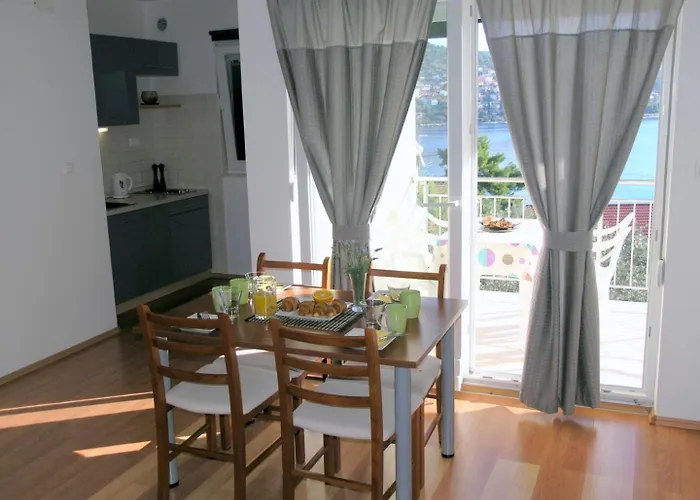 Daire Aurelius - Relaxing With Gorgeous View